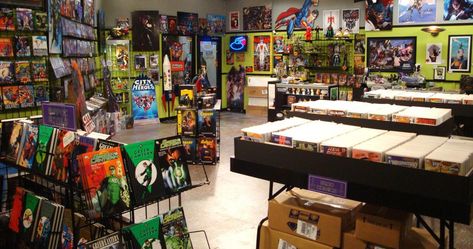 Big Bang Theory: 10 Hidden Details About The Comic Book Store You Never Noticed Big Bang Theory Set, Lime Green Walls, The Bigbang Theory, Nerd Cave, Comic Book Shop, Comic Book Store, Horror House, Comic Store, Set Decor