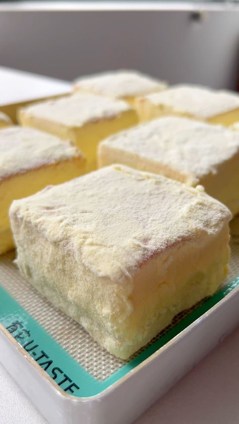 Ingredients Cake Base 5 eggs (around 55g each, with shell) 50g vegetable oil 50g milk 60g cake flour 50g granulated sugar 5g lemon juice 5g vanilla extract   Butter Cream 80g softened unsalted butter 50g sugar 280g heavy cream room-temp   Topping Milk powder   Notes: By cake flour, I mean low protein flour, which norma Heavy Cream Cake Recipe, Butter Cream Cake Sandwich, Soft Butter Cake, Butter Mochi Cake, Cake Sandwiches, Cake Flour Recipe, Milk Cake Recipe, Butter Cream Cake, Frosted Cake