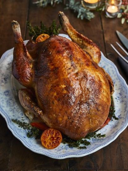 Moist Turkey Recipes, Turkey Giblets, Moist Turkey, Roast Turkey Recipes, Jamie Oliver Recipes, Roast Turkey, Turkey Recipe, Hot Plates, Stuffing Recipes