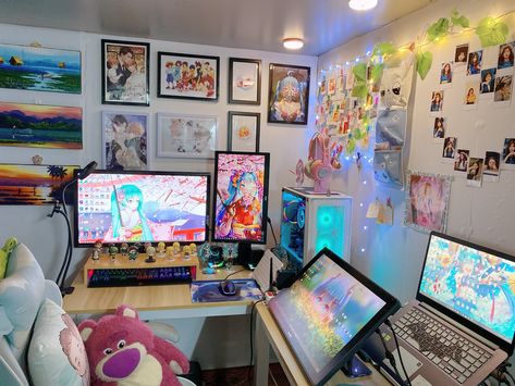 Digital Art Desk Setup Aesthetic, Artist Computer Desk Setup, Digital Artist Desk Setup Aesthetic, Digital Art Set Up Desk, Digital Artist Setup Aesthetic, Webtoon Artist Workspace, Digital Art Setup Desk, Digital Art Workspace, Digital Art Studio Workspace