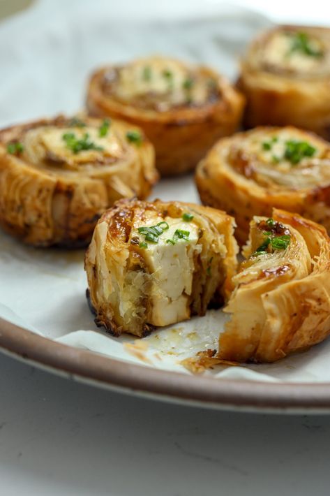 Feta & Pistachio Phyllo Bites - Food My Muse Pistachio Phyllo, Party Appies, Phyllo Bites, Prosciutto Appetizer, Feta Bites, Tomato Appetizers, Phyllo Recipes, Bundt Recipes, Small Bites Appetizers