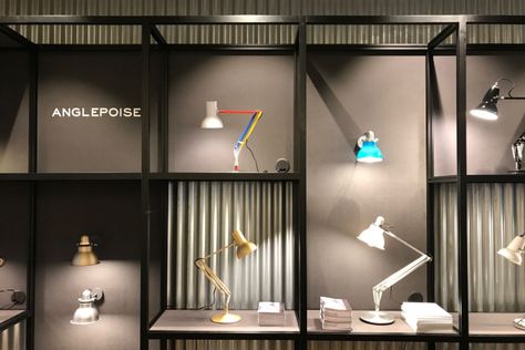 Anglepoise Clerkenwell Showroom with Unibox Displays, London – UK » Retail Design Blog Merchandising Retail, Electrical Shop, Electrical Stores, Showroom Ideas, Showroom Decor, Graphic Panels, Modular Display, Showroom Display, Showroom Interior Design