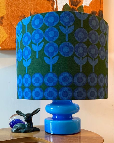 RARE Retro Blue Green Daisy 60s 70s VERDURE Heals Vintage Fabric Lampshade Vintage Lamps 70s Mid Century Modern, Retro Lamp Shade, 70 Interior Design 1970s Decor, Lampshade Making, 70s Lamp, Bold Fabric, Vintage Homeware, Vintage Lampshades, Retro Lampshade