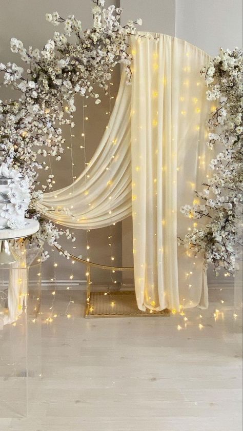 Unique Ideas For Wedding, Nikah Decor, Wedding Background Decoration, Idee Cricut, Diy Wedding Backdrop, Wedding Backdrop Design, Wedding Backdrop Decorations, Wedding Design Decoration, Wedding Decor Style