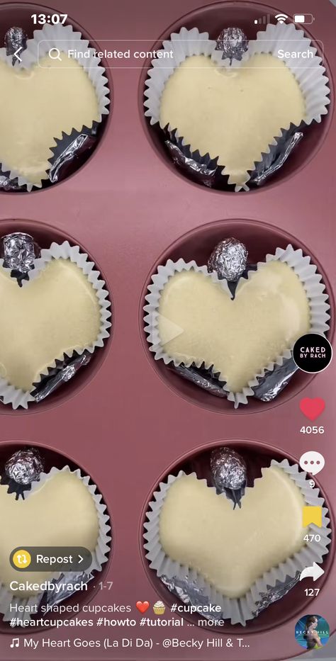 Cupcake Decorating Valentines Day, Cute Valentines Cupcakes, Cute Cupcake Recipes, Valentines Cupcakes Aesthetic, Cupcakes Decoration Valentines Day, Valentines Day Muffins, How To Make Heart Cupcakes, Cupcakes Decoration Aesthetic, Valentines Day Cupcakes Aesthetic