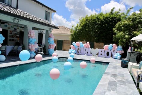 Balloons | Gender Reveal Miami Gender Reveal Pool Decorations, Pool Party Gender Reveal Ideas, Gender Reveal Outdoor Decorations, Pool Gender Reveal Ideas, Gender Reveal Pool Party Ideas, Gender Reveal Pool Party, Gender Reveal Ideas Summer, Pool Party Gender Reveal, Outside Gender Reveal