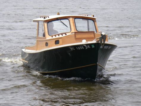 Outer Banks 20 | B&B Yacht Designs Robinson Helicopter, Wooden Boat Kits, Wood Boat Building, Model Boat Plans, Wood Boat Plans, Plywood Boat, Duck Boat, Build Your Own Boat, Wooden Boat Building