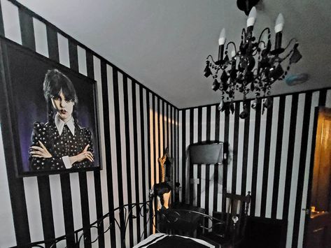 Wednesday Addams Room, Brave Characters, Goth Bedroom, Harry Potter Style, Painter And Decorator, Room Decor Ideas, Wednesday Addams, Jenna Ortega, Bedroom Themes