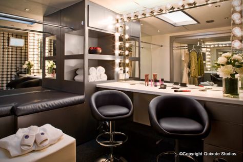 inside the trailer..make up area Diy Makeup Room, Make Up Area, Makeup Trailer, Makeup Room Ideas, Makeup Studio Ideas, Facial Massage Steps, Home Massage, Massage Place, Makeup Area