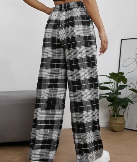 Black And White Pajama Pants, Checkered Pajama Pants, Textiles Moodboard, Pajama Pants Outfit, Thrift Manifest, Christmas Sleepover, Pj Outfit, Long Pajama Pants, Checkered Trousers