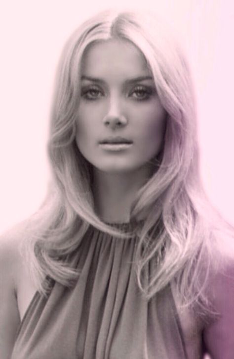 Barbara Bouchet, Retro Beauty, Bond Girls, Sixties Fashion, Portrait Photos, Vintage Versace, Classic Actresses, Beauty Icons, Old Hollywood Glamour