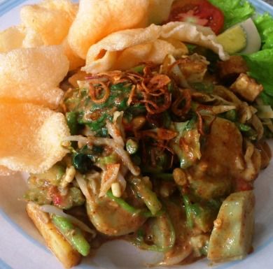 15 Types Indonesia Vegetarian Food – Witaworld Malay Food, Gado Gado, Indonesian Cuisine, Asian Soup, Malaysian Food, Culinary Recipes, Indonesian Food, Savory Snacks, Base Foods