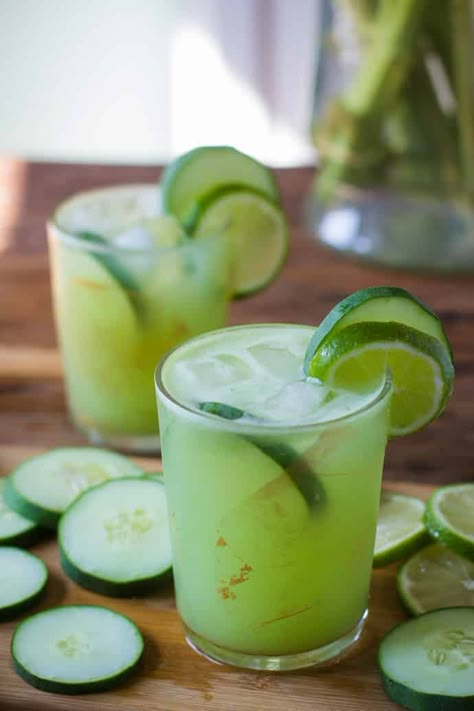 cucumber lime tequila margarita-6 Cocktail Fruit, Tequila Cocktail, Tequila Drinks, Tequila Cocktails, Summer Cocktail, Think Food, Craft Cocktails, Summer Cocktails, Party Drinks