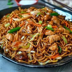 Chicken Chow Mein with the Best Chow Mein Sauce Asian Chow Mein Recipe, Easy Chow Mein Recipe Simple, Cho Mein, Chinese Chow Mein Recipe, Chow Mein Noodles Recipe, Chow Mein Sauce, Chow Mein Recipe Vegetable, Homemade Chow Mein, Chinese Chow Mein