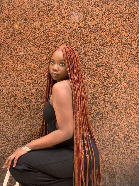 𝘍𝘖𝘓𝘓𝘖𝘞 @𝘘𝘜𝘐𝘕𝘛𝘌𝘊𝘐𝘈𝘊𝘏𝘈𝘈 𝘍𝘖𝘙 𝘔𝘖𝘙𝘌 𝘐𝘕𝘚𝘗𝘖💕 Medium Ginger Box Braids, Braids With Ginger Hair, Knotless Braids Ginger And Black, 2 Different Color Box Braids, Ginger Black Hairstyles, Knotless Ginger Box Braids, Ginger Black Braids, Black Ginger Hairstyles, Long Brown Braids For Black Women