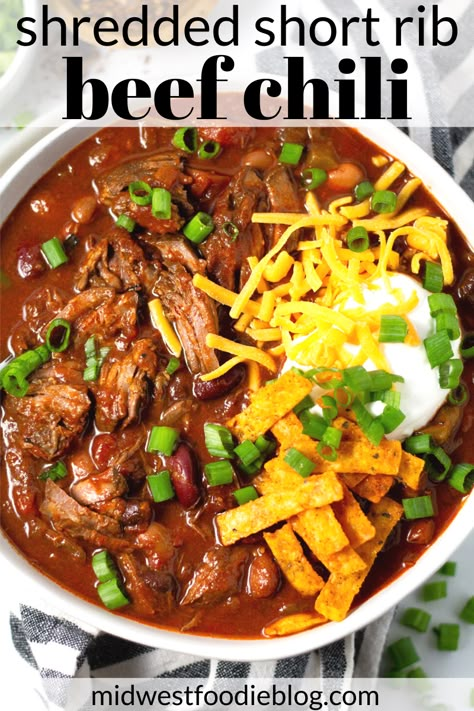 Beef Short Rib Chili | The perfect lazy Sunday afternoon recipe, this beef short rib chili takes just minutes to prep and then it simmers on the stove (or in the crock pot!) all afternoon. It's loaded with plenty of beans and veggies but also filled with tender, fall-off-the-bone shredded beef short ribs. Rib Chili Recipe, Short Rib Chili, Stovetop Chili, Cozy Soup Recipes, Chili Beef, Cozy Soup, Short Rib, Beef Chili, Shredded Beef