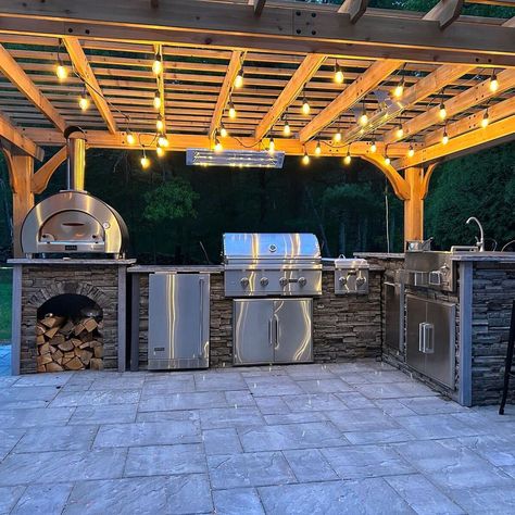 17 patio kitchen ideas outdoor 1 Design Per Patio, Rustic Outdoor Kitchens, Outside Grill, Outdoor Grill Area, Outdoor Grill Station, Outdoor Cooking Area, Patio Grill, Outdoor Kitchen Plans, Outdoor Bbq Kitchen