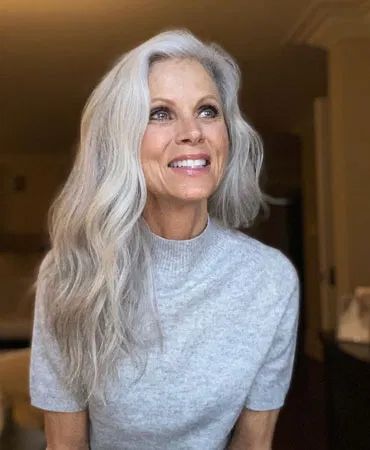 Grey Hair And Glasses, Long Silver Hair, Carmen Dell'orefice, Silver White Hair, Growing Your Hair Out, Grey White Hair, Grey Hair Inspiration, Beautiful Gray Hair, Grey Hair Styles For Women