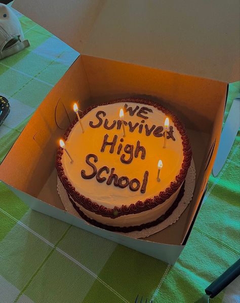 Graduating Astetic, Senior Cakes Graduation, Grad Cake Funny, We Survived High School Cake, Graduation Vibes Aesthetic, Graduation After Party Ideas, Senioritis Aesthetic, Funny Graduation Cakes For High School, Senior Graduation Cake