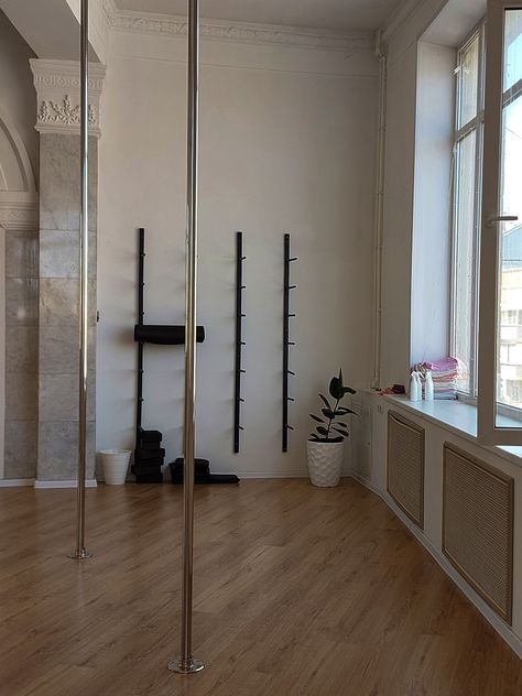 #poledance #pole #dance #studio #strip #twerk #highhills Aesthetic Pole Dancing Room, Pole Dancing Studio, Pole Dance Home Studio, Pole Dance Class Aesthetic, Pole Class Aesthetic, Pole Fitness Aesthetic, Pole Dance Room, Home Pole Studio, Pole Dance Aesthetic