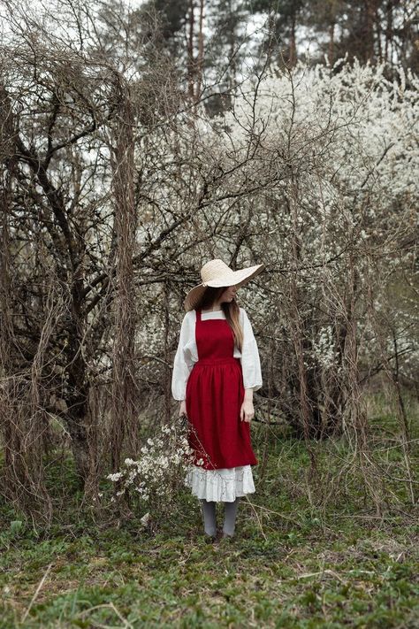 Victorian Maid, Linen Pinafore Dress, Traditional Aprons, Linen Pinafore, Apron Cooking, Apron For Women, Pinafore Apron, Apron Kitchen, Cottagecore Fashion