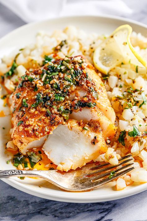 Lemon Garlic Butter Baked Cod Fillets - #baked #cod #fish #recipe #eatwell101 - This lemon garlic butter baked cod is a quick and flavorful weeknight dinner that can be made in under 25 minutes. - #recipe by #eatwell101 Fillets Recipes, Best Cod Recipes, Cod Fish Recipes Baked, Baked Cod Fillets, Cod Fillet Recipes, Grilled Cod, Fish Fillet Recipe, Baked Cod Recipes, Cod Fillets