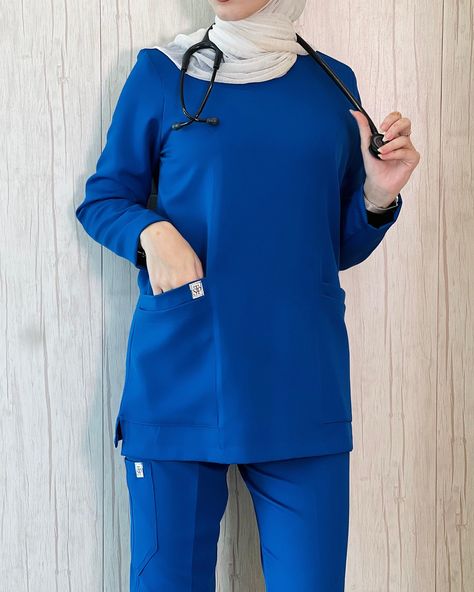 Royally comfortable in TSP’s royal blue long sleeves scrubs 👑💙 . Royal Blue Scrubs Outfit, Modest Scrubs, Long Sleeve Scrubs, Hijabi Wardrobe, Nurse Clothes, Royal Blue Scrubs, Stylish Scrubs, Medical Scrubs Outfit, Scrubs Dress