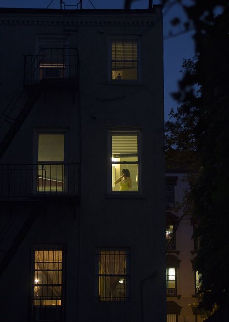 House At Night, Night Window, Window Photography, Bg Design, House Photography, House Window, Dark City, Window Light, Through The Window