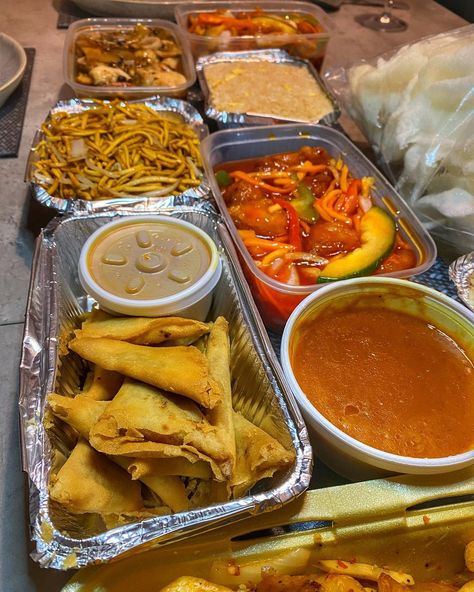 Takeaway Aesthetic Food, British Chinese Food, Chinese Food Takeaway, Takeaway Food, Take Out Aesthetic, Irish Chinese Takeaway, Chinese Food Takeout, British Takeaway, Chinese Takeaway Aesthetic