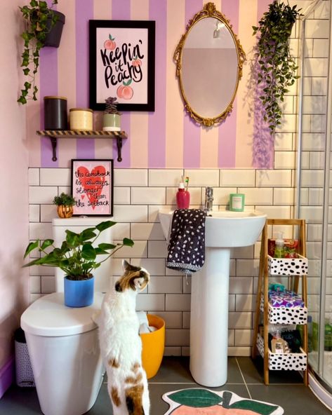 Kitsch Bathroom, Funky Bathroom, Unique Bathroom Decor, Retro Bathroom, Radio Silence, Eclectic Bathroom, Bathroom Decor Apartment, Purple Paint, Maximalist Decor