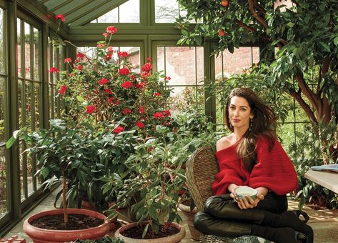 Step Inside George and Amal Clooney’s English Estate | Amal Clooney opens up her home in England, where she's raising twins Ella and Alexander with her husband George. Inexpensive Artwork, Annie Leibovitz Photography, Amal Alamuddin, Amal Clooney, Annie Leibovitz, Brave Women, Vogue Us, Vogue Covers, George Clooney