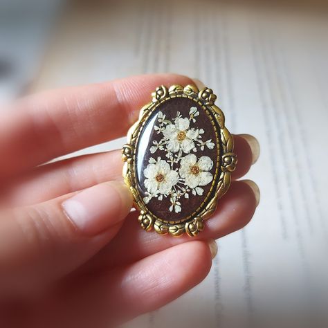 Dark academia jewelry Cottagecore jewelry Herbarium with pressed flower. Made of natural materials flowers and petals flowers. Brooch pin in resin. Vintage brooch with gypsophila. *Jewelry is made of steel without the addition of nickel and zinc. *Size: 2.24inx 1.77in (5.7cmx 4.5cm) jewelry is ready to be shipped *All our jewelry is carefully packed into a gift box. Pay attention to a product there can be small bubbles. These are vials of air which are allocated at production, they give the char Academia Jewelry, Dark Academia Jewelry, Resin Brooch, Cottagecore Jewelry, Vintage Cottagecore, Antique Brooches, Funky Jewelry, Jewelry Lookbook, Moon Jewelry