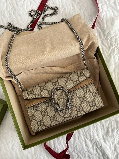 Mini chain bag Gucci Louis Vuitton chanel Gucci Dionysus Mini, Gucci Mini Bag, Cute Suitcases, Too Real, Inspired Handbags, Luxury Bags Collection, Gucci Mini, Handbag Essentials, Girly Bags