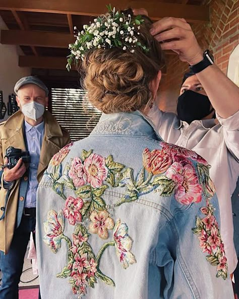 Bride Embroidery, Denim Jacket Embroidery, Painting On Fabric, Fabric Painting Techniques, Embellished Denim Jacket, Contemporary Bride, Embellished Clothing, Meaningful Design, Embroidered Denim Jacket