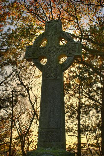 Celtic Cross in Douglas Graveyard Irish Aesthetic, Celtic Signs, Celtic Christianity, Celtic Images, Celtic Crosses, Celtic Nations, Rugged Cross, Sign Of The Cross, Old Rugged Cross