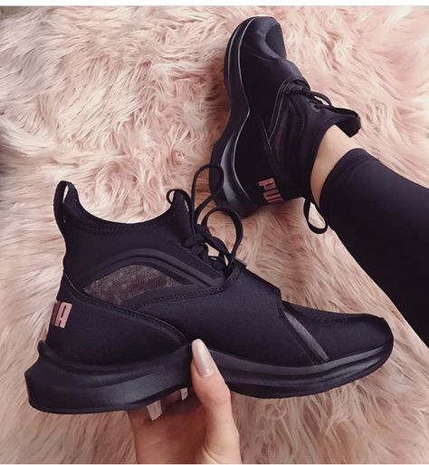 Gym Hairstyles, Black Nike Shoes, Fashion Shoes Heels, Fab Shoes, Girly Shoes, Puma Fierce Sneaker, Shoe Obsession, Trendy Shoes, Beautiful Shoes