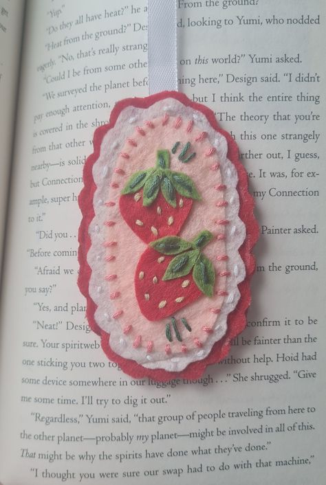 Handmade felt bookmark with cute strawberry design. Has a white ribbon with a strawberry charm on the end to keep it from falling out pf your current book. Great gift🍓 With handmade items they may have a small variation item to item🪡🧶 Crafts To Make As Gifts, Felt Crafts Adults, Cute Gift Handmade, Easy Hand Sewn Gifts, Diy Christmas Gifts Handmade, Items To Embroider On, Craft Felt Projects, Kawaii Gifts Diy, Felt Notebook Cover