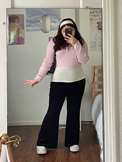 Cute Cropped Sweater Outfits, Midsize Flared Jeans Outfit, Pink Outfit Midsize, Coquette Midsize Outfits, Comfortable Outfits Plus Size, Plus Size Outfits Coquette, Pink Curvy Outfit, Balletcore Outfits Plus Size, Mid Size Coquette Outfits