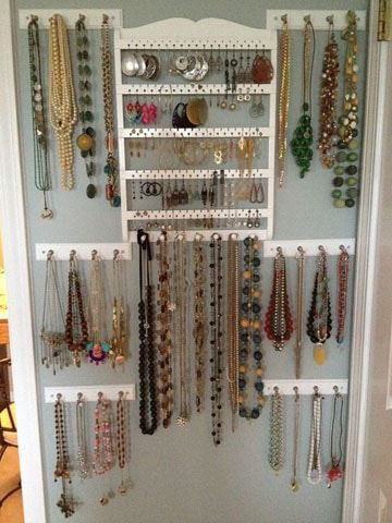 Necklace Storage Ideas, Simple Home Decoration, Jewelry Organizer Wall, Jewelry Wall, Ideas Para Organizar, Jewelry Holders, Jewelry Hanger, غرفة ملابس, Jewelry Organizer Diy