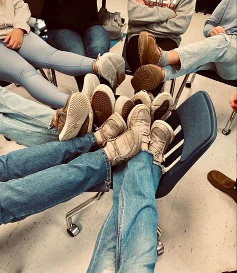 #friends #besties #school #fun #aesthetic #fashion #shoes #chair #schoolfriends #funny #funnypics School Fun Aesthetic, School Friends Aesthetic, School Friend, Fun Aesthetic, School Goals, School Friends, Highschool Aesthetic, School Fun, Aesthetic Fashion