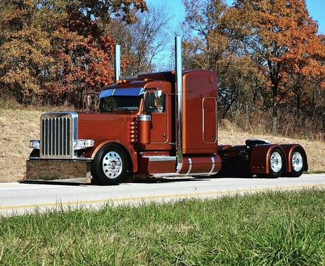 Custom Peterbilt, Peterbilt 389, Old Lorries, Custom Big Rigs, Show Trucks, Kenworth Trucks, Heavy Duty Trucks, Big Boy Toys, Peterbilt Trucks