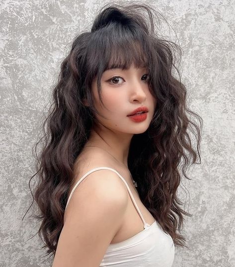 Korean S-Waves Perm Nature, Best Perms For Medium Hair, Jelly Perm Korean Hair, Permanent Korean Hair Perm, Long Hair With Perm Big Curls, S Wave Curls, Large Rod Perm Medium Hair, Korean Perms Women, Medium Hair Perm Loose