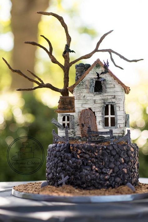 Spooky Cakes, Lolly Bar, Haunted Gingerbread House, Haunted House Cake, Halloween Gingerbread House, Halloween Gingerbread, Halloween Torte, Gothic Cake, Spooky Cake