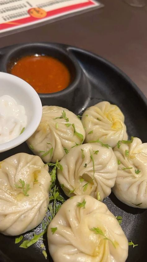 Momos Wallpaper Food, Indian Street Food Snap, Indian Food Pics, Street Food Snapchat, Food Streaks Snapchat, Food Stories Instagram Ideas, Food Snap Story, Momos Aesthetic, Desi Food Snapchat