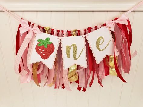 Strawberry Garland, Sweet First Birthday, Strawberry Theme, First Birthday Banner, Birthday Highchair, Birthday Souvenir, Strawberry Party, Sweet Party, 1st Birthday Decorations