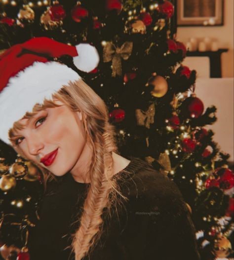 Taylor Swift Fotos, Taylor Swift Christmas, Christmas Playlist, Days Till Christmas, Taylor Swift Cute, Estilo Taylor Swift, Christmas Icons, Taylor Swift Wallpaper, Long Live Taylor Swift