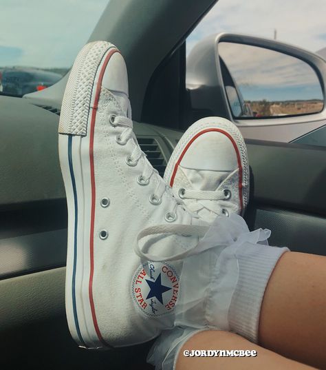 Socks With Converse, Knee High Converse, Lifting Shoes, Frilly Socks, Flexible Shoes, New Converse, Shoe Shine, Gym Shoes, Converse Chuck Taylor All Star