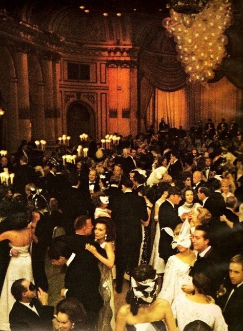 Black And White Ball, Lee Radziwill, A Night At The Opera, Masked Ball, Truman Capote, Black Tie Affair, The Great Gatsby, White People, Masquerade Ball