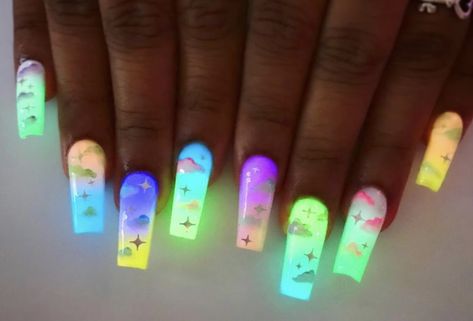 Liquid Filled Nails, Dreamville Festival Nails, Glow Party Nails, Black Light Nail Designs, Glow In The Dark Christmas Nails, Glow Nails Design, Blacklight Nails, Lesbian Acrylic Nails, Thermal Nails Designs