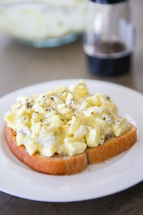 Egg Salad Recipe Healthy Egg Salad Recipe, Egg Salad With Dill, Hard Boiled Easter Eggs, Egg Salad Recipe Healthy, Healthy Egg Salad, Egg White Recipes, Healthy Eggs, Egg Salad Sandwiches, Egg Salad Recipe